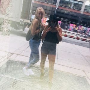 Meet your Posher, Jillian